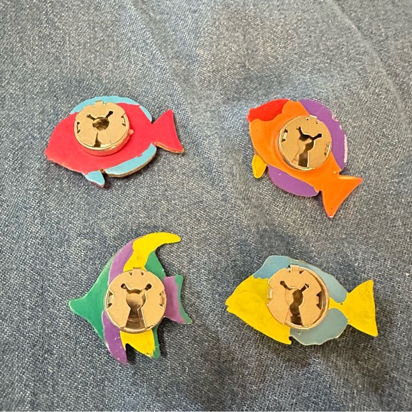 Vintage Tropical Fish Button Covers – Set of 4 Colorful Clear Lucite - Picture 4 of 5